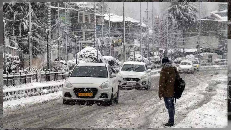 बर्फबारी से जम्मू-कश्मीर में हाईवे बंद, उधमपुर में आवाजाही रोकी गई, डोडा में स्थिति गंभीर