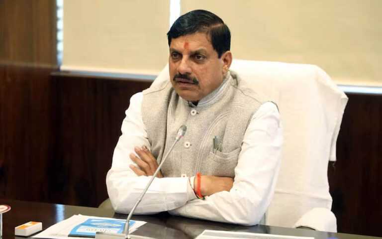 इंदौर दूषित पानी मामले में CM मोहन यादव ने लिया बड़ा एक्शन, निगम कमिश्नर को नोटिस, कई अधिकारियों पर कार्रवाई