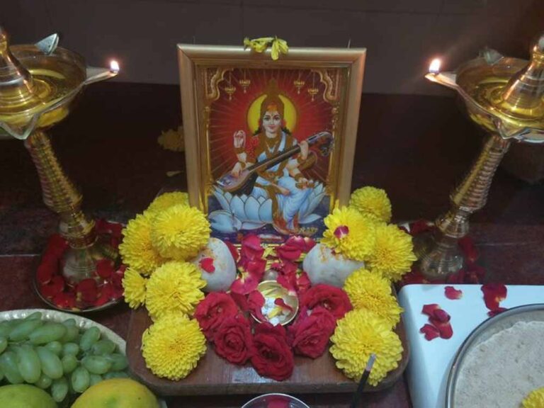 सरस्वती पूजा विधि: घर में पूजन के लिए जरूरी सामग्री, शुभ समय और खास नियम