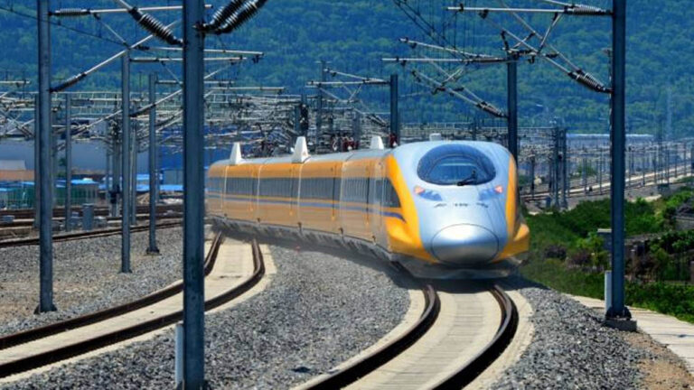 15 अगस्त 2027 से भारत में शुरू होगी पहली बुलेट ट्रेन, सूरत–वापी से होगी शुरुआत