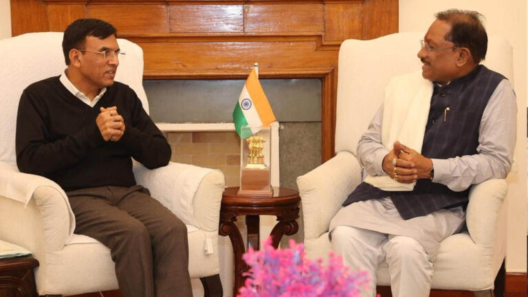 रायपुर: CM साय ने केंद्रीय मंत्री मनसुख मांडविया से की मुलाकात, खेलो इंडिया ट्राइबल गेम्स की मेज़बानी पर चर्चा