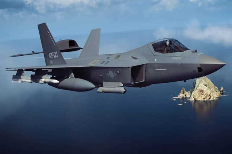 साउथ कोरिया का नया मास्टरपिस—KF-21 ‘बोरामे’ फाइटर जेट: तेजस से बेहतर और F-35 से सस्ता, 2300 KM/घंटा की स्पीड