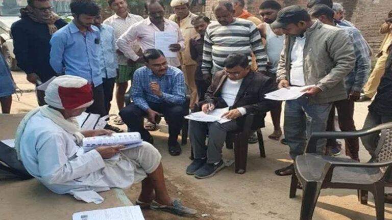 SIR ड्राफ्ट वोटर लिस्ट जारी, यूपी में 2.89 करोड़ नाम कटे, छंटनी बिहार से भी ज्यादा SIR ड्राफ्ट वोटर लिस्ट जारी, यूपी में 2.89 करोड़ नाम कटे, छंटनी बिहार से भी ज्यादा