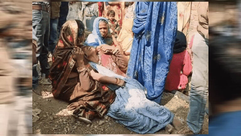 दमोह में 18 माह की बच्ची का शव माता-पिता के साथ फांसी से लटका मिला, घटना से इलाके में हड़कंप दमोह में 18 माह की बच्ची का शव माता-पिता के साथ फांसी से लटका मिला, घटना से इलाके में हड़कंप