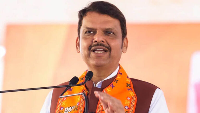 BMC मेयर चुनाव: फडणवीस का ऐलान, मराठी हिंदू ही होगा मेयर, पठान ने की थी बुर्के की चर्चा BMC मेयर चुनाव: फडणवीस का ऐलान, मराठी हिंदू ही होगा मेयर, पठान ने की थी बुर्के की चर्चा