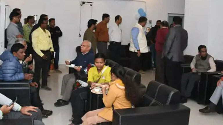 रायपुर रेलवे स्टेशन पर हेल्दी वेटिंग लाउंज की शुरुआत, 30 रुपये में मिलेगा योग, मेडिटेशन और हेल्थ चेकअप