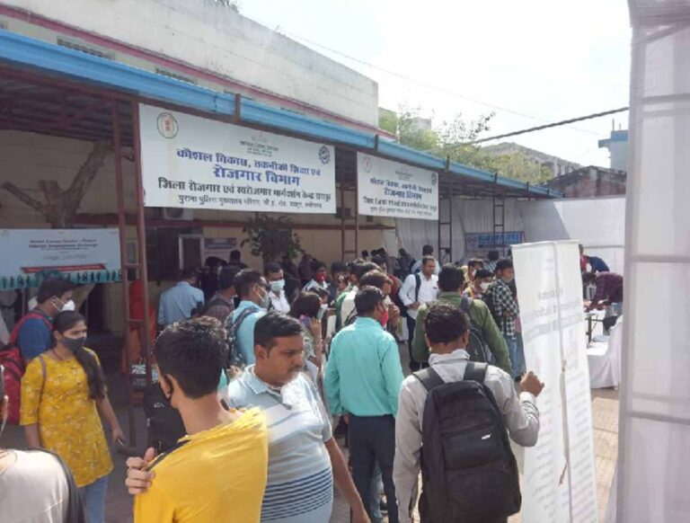 CG News: प्लेसमेंट कैम्प से जिले में ही मिल रही नौकरी CG News: प्लेसमेंट कैम्प से जिले में ही मिल रही नौकरी