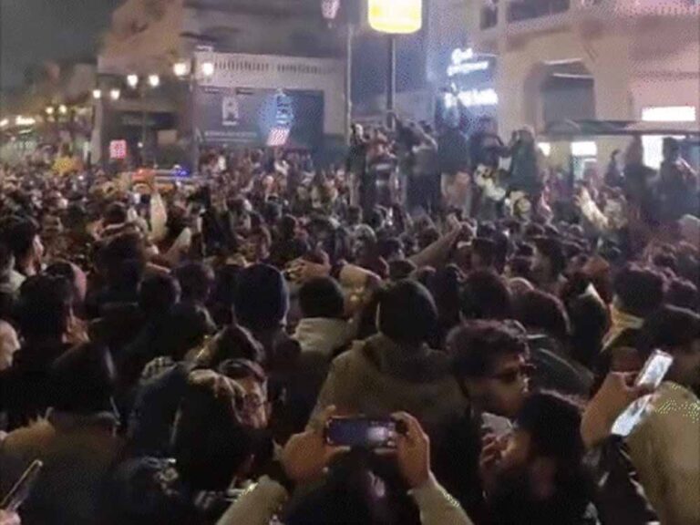 CG News: आतिशबाजी और पार्टियों के साथ शुरू हुआ नववर्ष