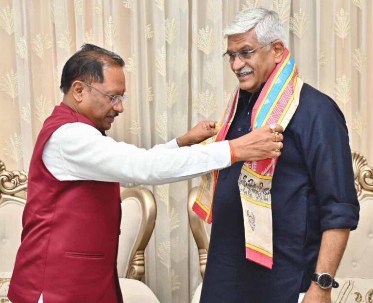 केंद्रीय पर्यटन मंत्री शेखावत ने मुख्यमंत्री विष्णुदेव से पर्यटन विकास और सांस्कृतिक धरोहरों के संरक्षण पर की चर्चा