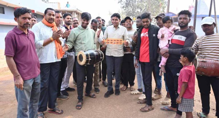 छत्तीसगढ़ में छेरछेरा तिहार पर्व है लोक परम्परा में दान और समर्पण की जीवंत मिसाल