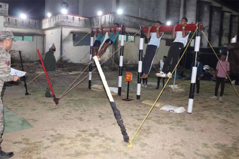 देश सेवा का जज्बा लिए सेना भर्ती में युवाओं ने दिखाया दम