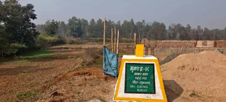 बलरामपुर में 3 एकड़ वन भूमि पर कब्जा बलरामपुर में 3 एकड़ वन भूमि पर कब्जा