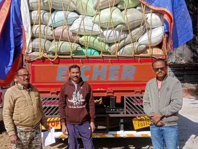जशपुर पुलिस ने सरहदी राज्यों से अवैध तस्करी कर लाई 149 क्विंटल धान की जब्त