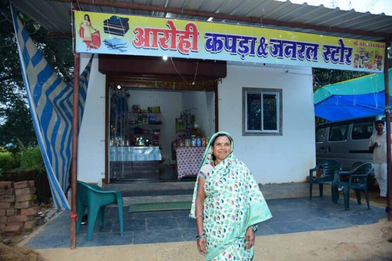 लखपति दीदी राशोबाई बनीं मेहनत और समूह सहयोग से आत्मनिर्भरता की मिसाल लखपति दीदी राशोबाई बनीं मेहनत और समूह सहयोग से आत्मनिर्भरता की मिसाल