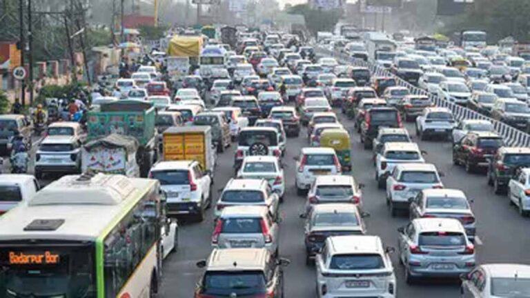 ग्रैप-4 की वजह से दिल्ली-NCR में गाड़ियों पर रोक