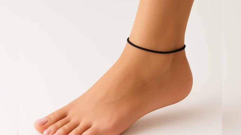 काला धागा किस पैर में और किस दिन बांधने से मिलेगा खूब लाभ