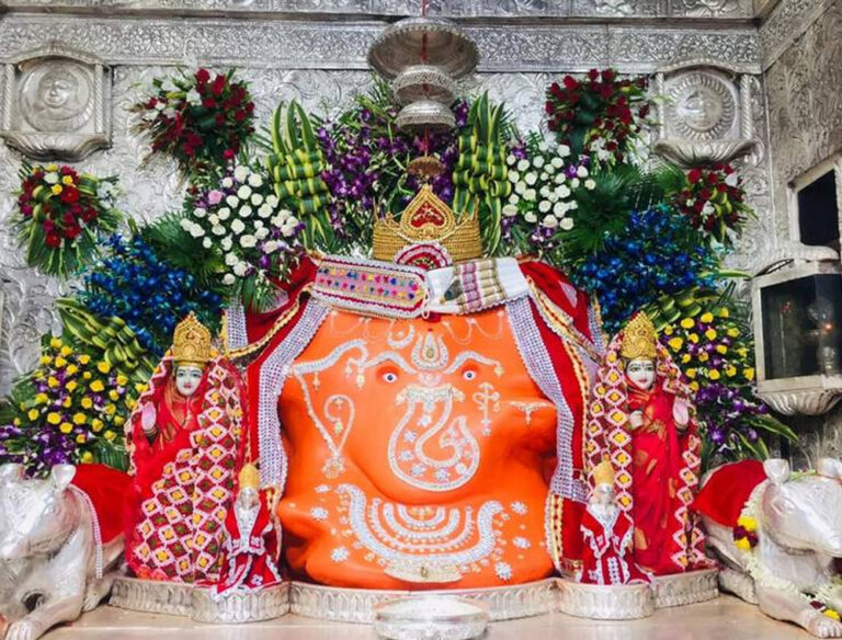 खजराना गणेश को 7 करोड़ के आभूषणों से सजाया जाएगा, तिल चतुर्थी मेले में होगा ऐतिहासिक जनसैलाब खजराना गणेश को 7 करोड़ के आभूषणों से सजाया जाएगा, तिल चतुर्थी मेले में होगा ऐतिहासिक जनसैलाब