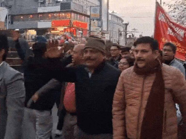 लाखों बैंक कर्मचारी ‘फाइव डे वीक’ के लिए सड़कों उतरे