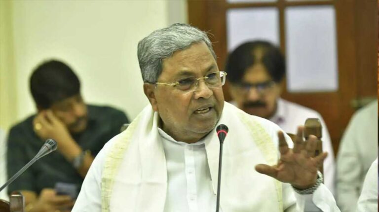 आर-पार के मूड में सिद्धारमैया, कर्नाटक की सियासत में फिर उबाल