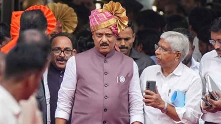 कौन बनेगा वारिस, क्या टूटेगी या जुड़ेगी NCP? अजित पवार के निधन के बाद सियासी घमासान