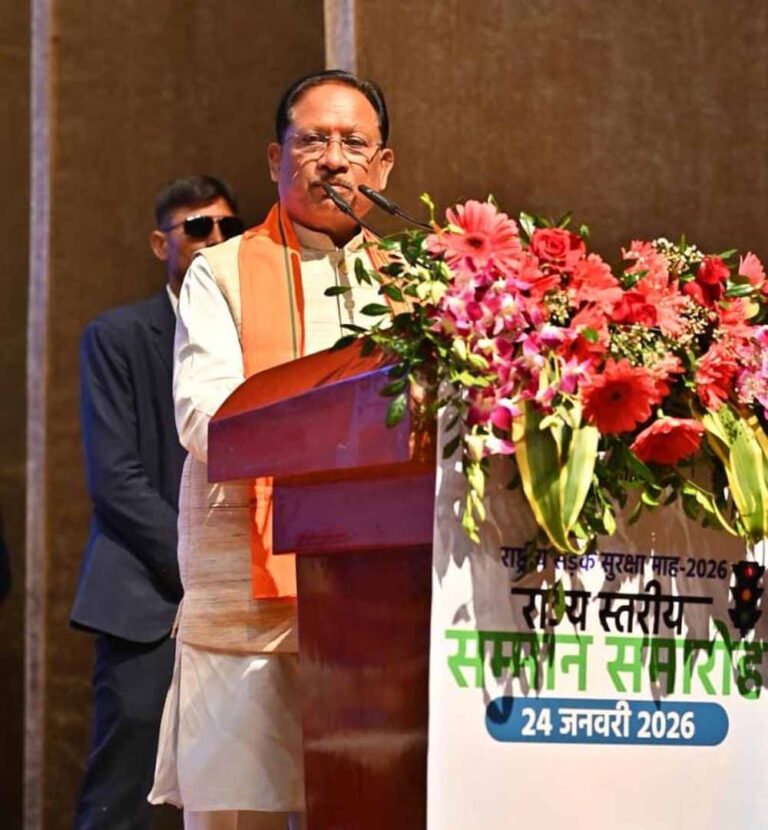 राज्य स्तरीय सड़क सुरक्षा सम्मान समारोह में CM, जिम्मेदार ड्राइविंग पर दिया जोर राज्य स्तरीय सड़क सुरक्षा सम्मान समारोह में CM, जिम्मेदार ड्राइविंग पर दिया जोर