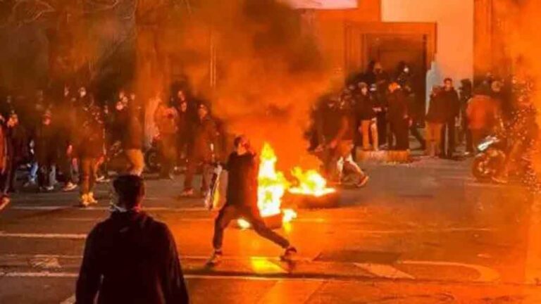 ईरान संकट गहराया: बिगड़ते हालात पर भारत का अलर्ट, नागरिकों को तत्काल निकलने की सलाह ईरान संकट गहराया: बिगड़ते हालात पर भारत का अलर्ट, नागरिकों को तत्काल निकलने की सलाह