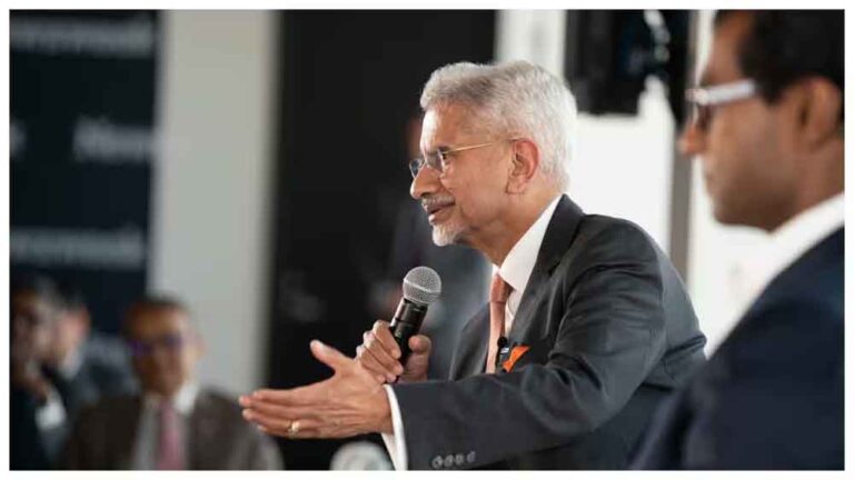 ट्रेड डील पर चर्चा तेज, जयशंकर ने अमेरिका में सांसद स्टीव डैनिस से मुलाकात की