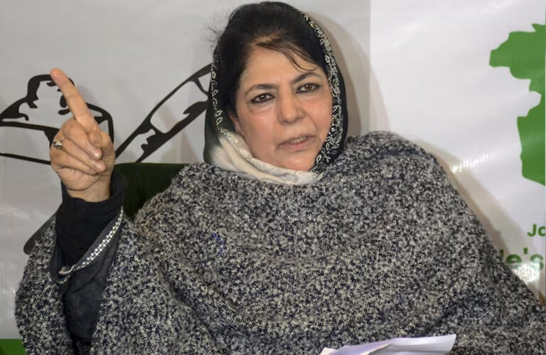 मकबरे में तोड़फोड़ से भड़कीं महबूबा मुफ्ती: विदेशों में दिखावा, अपने देश में धार्मिक स्थलों की अनदेखी