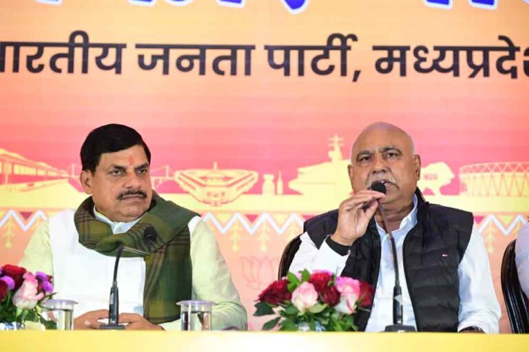 महात्मा गांधी जी के ग्राम स्वराज, स्वदेशी और आत्मनिर्भरता को मोदी जी जमीन पर उतार रहे हैं