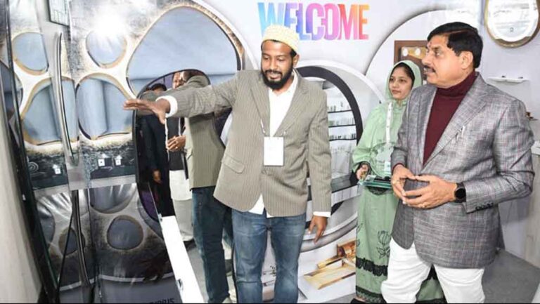 मुख्यमंत्री ने किया स्टार्ट-अप प्रदर्शनी का शुभारंभ