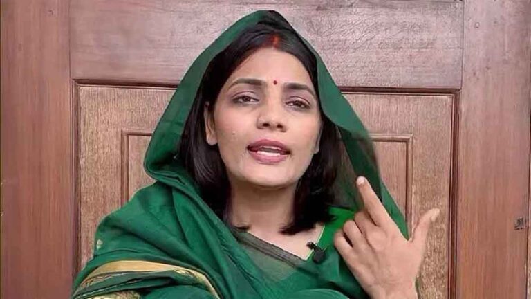 थाने में 4 घंटे इंतज़ार के बाद भी नहीं दर्ज हुआ बयान, नेहा राठौर ने कहा– अपने शब्दों पर कायम हूं