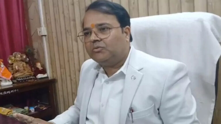 शंकराचार्य मामले में बढ़ा सियासी असर, योगी के पक्ष में खड़े Dy कमिश्नर प्रशांत सिंह ने छोड़ी सरकारी नौकरी