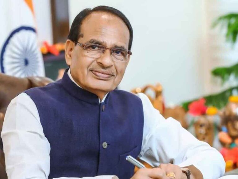 किसानों से धोखा महंगा पड़ेगा, घटिया बीज पर 30 लाख तक जुर्माना तय करने का प्रस्ताव किसानों से धोखा महंगा पड़ेगा, घटिया बीज पर 30 लाख तक जुर्माना तय करने का प्रस्ताव