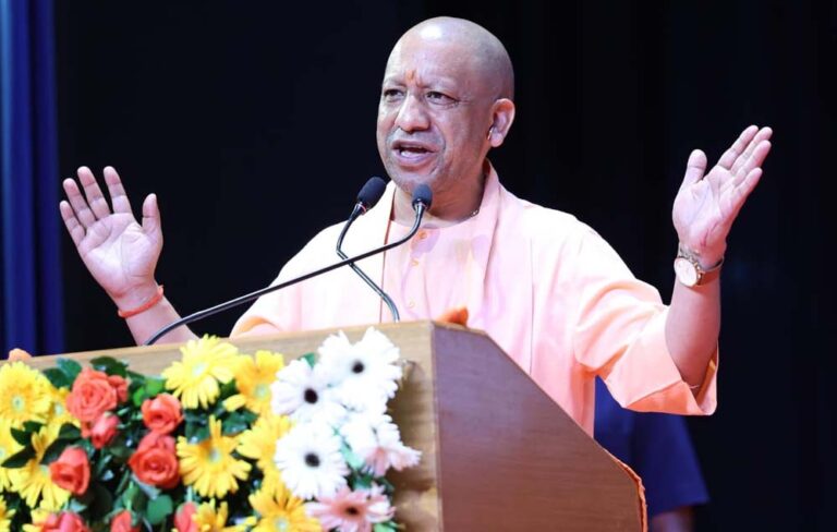 योगी सरकार का बड़ा फैसला: पुलिस भर्ती में आयु सीमा में तीन साल की राहत, 32,679 पदों पर होगी भर्ती योगी सरकार का बड़ा फैसला: पुलिस भर्ती में आयु सीमा में तीन साल की राहत, 32,679 पदों पर होगी भर्ती