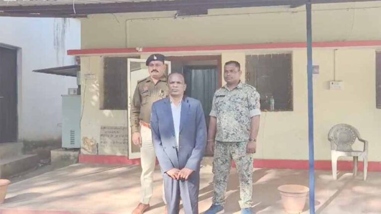 भ्रष्टाचार पर बड़ी कार्रवाई: लाखों रुपये के घोटाले में तत्कालीन जनपद CEO गिरफ्त में