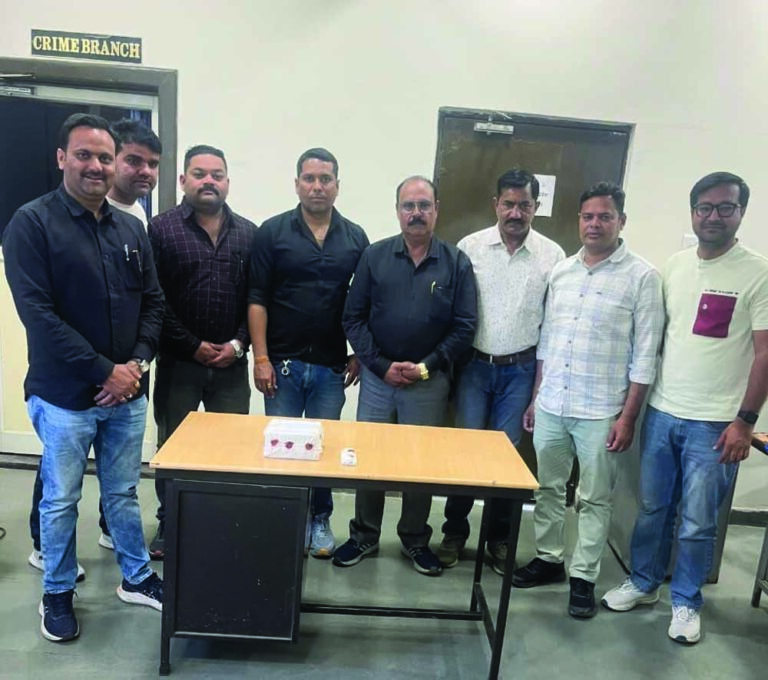 मादक पदार्थ चरस के साथ तस्कर गिरफ्तार, सवा 2 लाख का माल बरामद मादक पदार्थ चरस के साथ तस्कर गिरफ्तार, सवा 2 लाख का माल बरामद