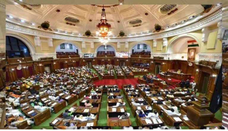 शोक प्रस्ताव के समय यूपी विधायक का मोबाइल बजा, स्पीकर महाना ने तुरंत जब्त किया शोक प्रस्ताव के समय यूपी विधायक का मोबाइल बजा, स्पीकर महाना ने तुरंत जब्त किया