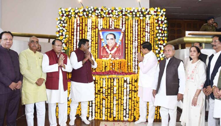 मुख्यमंत्री डॉ. यादव ने विधानसभा के पूर्व अध्यक्ष स्व. शुक्ल की जयंती पर किया नमन