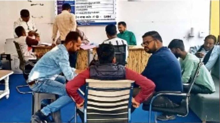 ग्वालियर मेले में छूट का असर, फॉर्च्यूनर सहित कारों की बुकिंग बंद, ग्राहक उमड़े शोरूम्स में