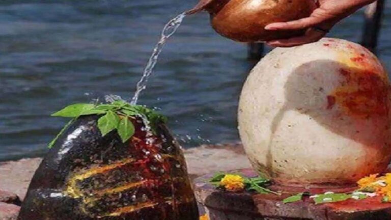 शिवलिंग पर जल चढ़ाने की सावधानियां: महाशिवरात्रि 2026 में इन 6 भूलों से बचें