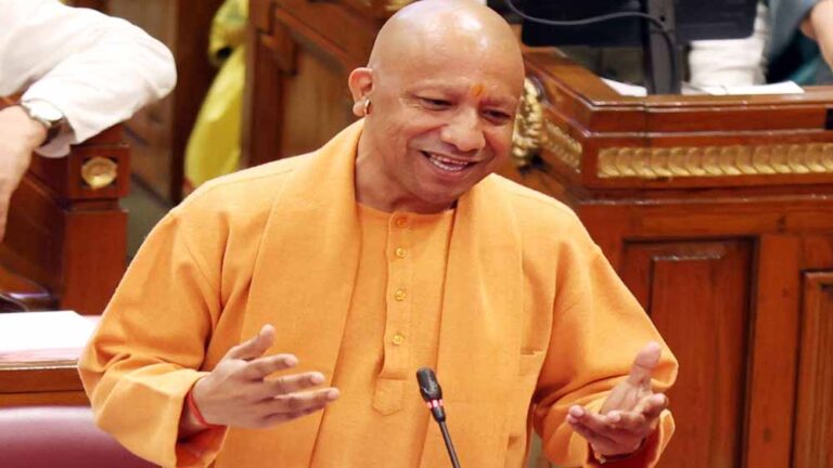 योगी का बयान: अभिभाषण के दौरान किया गया विरोध, मां और राज्यपाल का अनादर