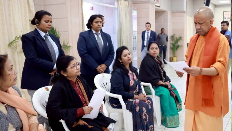 मुख्यमंत्री ने की नागरिकों से अपील, जनपद स्तर पर अवश्य शिकायत करें मुख्यमंत्री ने की नागरिकों से अपील, जनपद स्तर पर अवश्य शिकायत करें