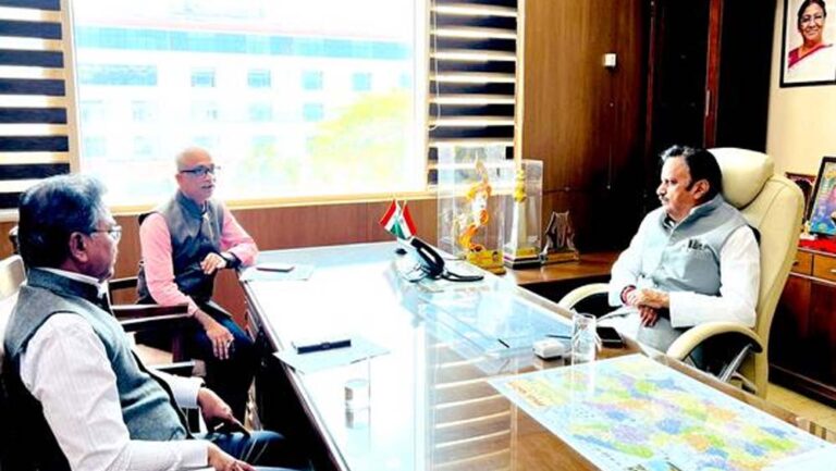 उप मुख्यमंत्री शुक्ल ने कहा, सीएचसी को एफआरयू में अपग्रेड करने के लिए पर्याप्त स्टाफ उपलब्ध कराया जाए