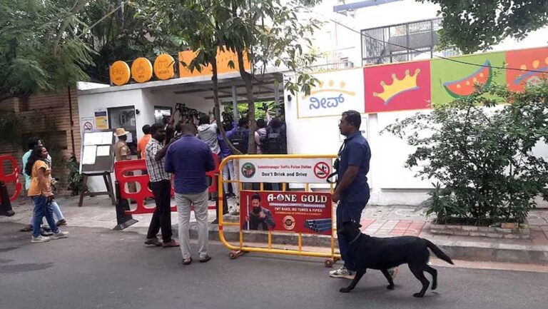 Ahmedabad में कई स्कूलों को धमकी भरा मेल, जांच एजेंसियां सतर्क, अभिभावकों में चिंता