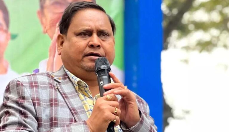 बंगाल राजनीति में ट्विस्ट: हुमायूं कबीर का बड़ा फैसला, अब नजर AIMIM के जवाब पर बंगाल राजनीति में ट्विस्ट: हुमायूं कबीर का बड़ा फैसला, अब नजर AIMIM के जवाब पर