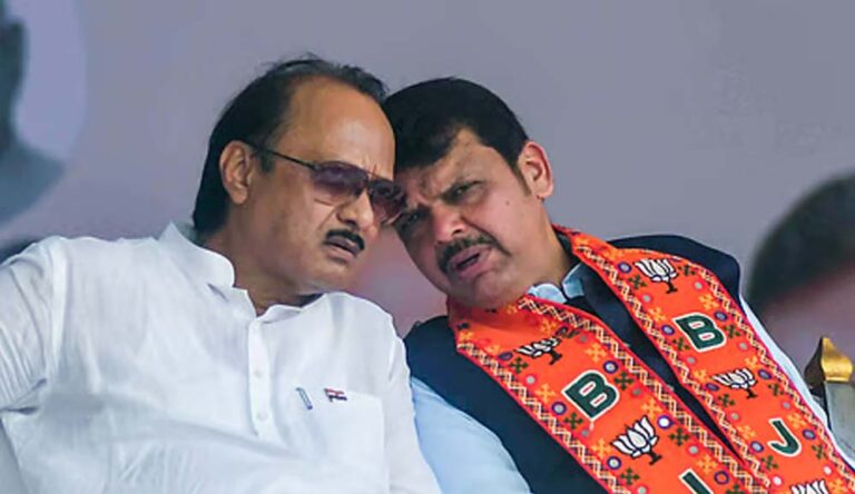 महाराष्ट्र में सियासी हलचल: 75 स्कूलों को मिला अल्पसंख्यक स्टेटस, फडणवीस ने रोकी प्रक्रिया महाराष्ट्र में सियासी हलचल: 75 स्कूलों को मिला अल्पसंख्यक स्टेटस, फडणवीस ने रोकी प्रक्रिया