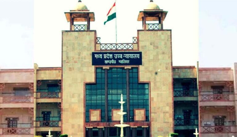 घरेलू विवाद सुलझाने में हाईकोर्ट ने किया फैसला, शौर्य दीदी की निगरानी में पत्नी रहेगी पति के साथ घरेलू विवाद सुलझाने में हाईकोर्ट ने किया फैसला, शौर्य दीदी की निगरानी में पत्नी रहेगी पति के साथ