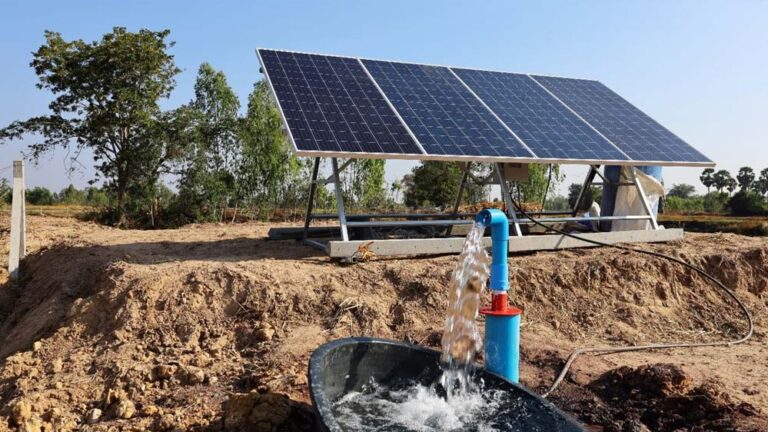 सरकार का किसानों के लिए पैकेज: सोलर पंप, ऋण और सालाना 12 हजार रुपये की मदद की घोषणा सरकार का किसानों के लिए पैकेज: सोलर पंप, ऋण और सालाना 12 हजार रुपये की मदद की घोषणा