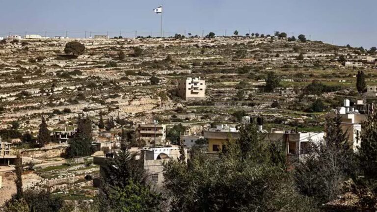 इजरायल का विवादित कदम: वेस्ट बैंक में कब्जा करने की तैयारी, 8 मुस्लिम देशों ने विरोध जताया इजरायल का विवादित कदम: वेस्ट बैंक में कब्जा करने की तैयारी, 8 मुस्लिम देशों ने विरोध जताया