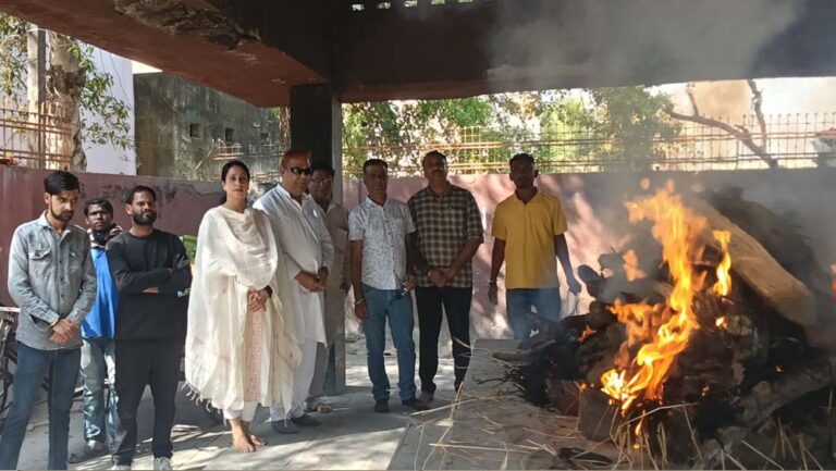 सामाजिक जिम्मेदारी का उदाहरण: ‘सेवा एक नई पहल’ द्वारा अंतिम संस्कार में की सेवा सामाजिक जिम्मेदारी का उदाहरण: ‘सेवा एक नई पहल’ द्वारा अंतिम संस्कार में की सेवा